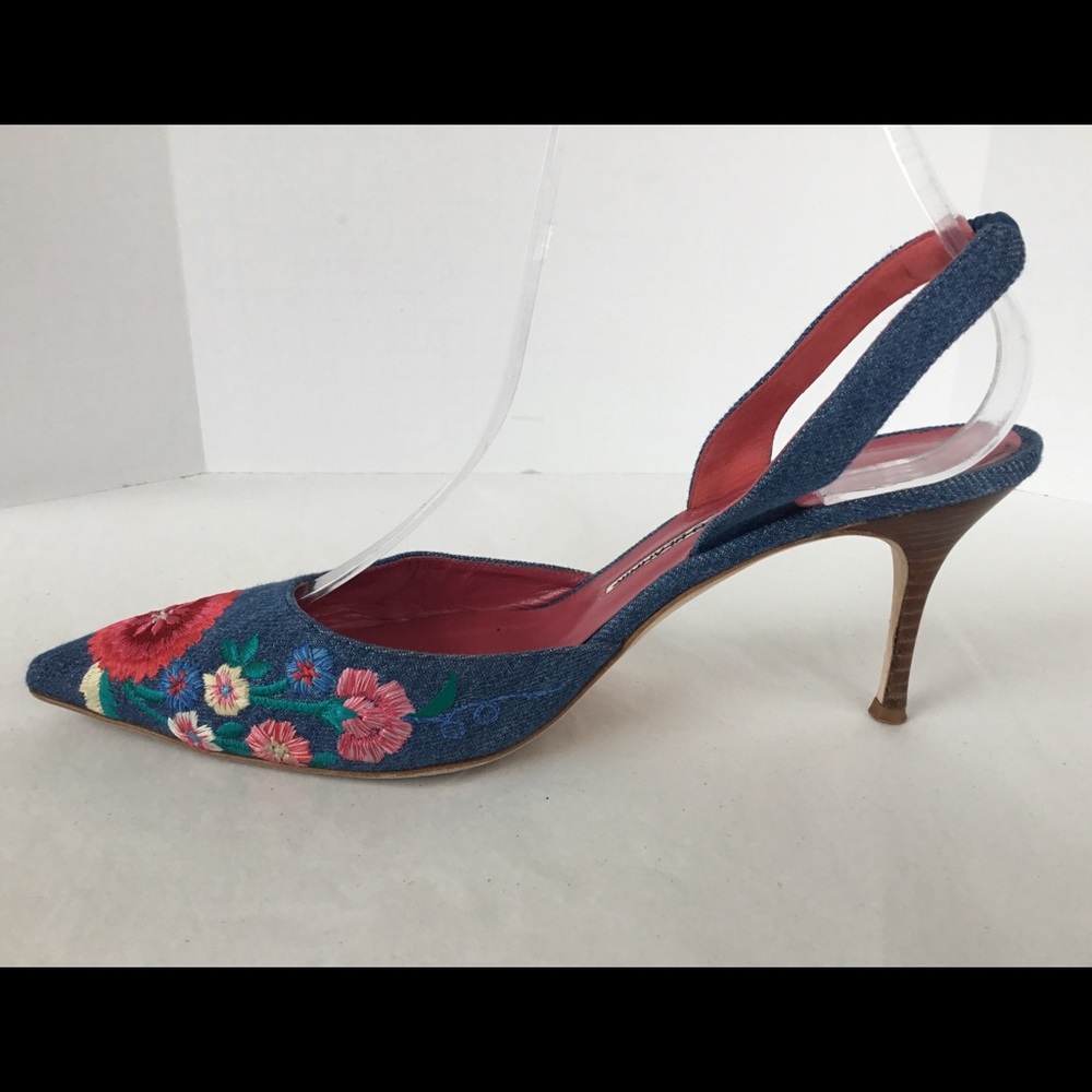 MANOLO BLAHNIK FLORAL EMBROIDERED DENIM SLINGBACKS - Picture 5 of 8